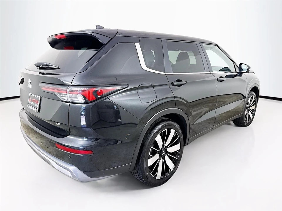 2025 Mitsubishi Outlander - Image 7 of 21