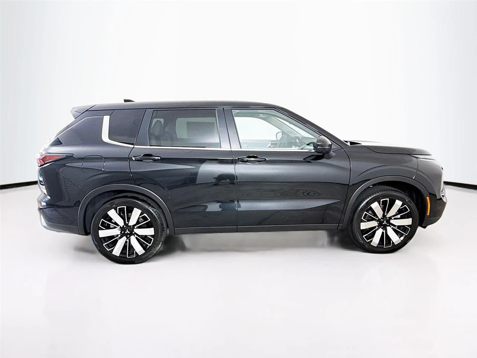 2025 Mitsubishi Outlander - Image 8 of 21