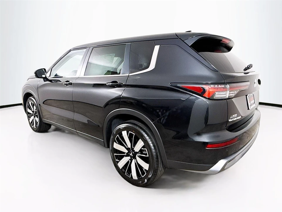 2025 Mitsubishi Outlander - Image 5 of 21