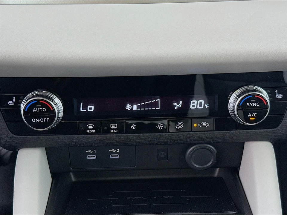 2025 Mitsubishi Outlander - Image 15 of 21