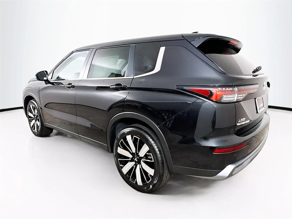2025 Mitsubishi Outlander - Image 5 of 21