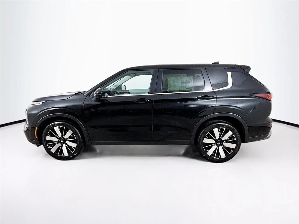 2025 Mitsubishi Outlander - Image 4 of 21