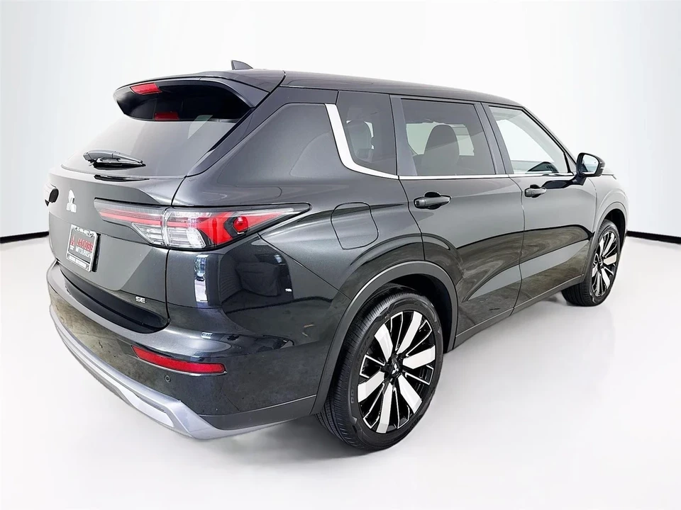 2025 Mitsubishi Outlander - Image 7 of 21