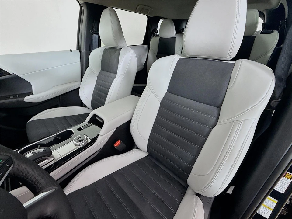 2025 Mitsubishi Outlander - Image 20 of 21