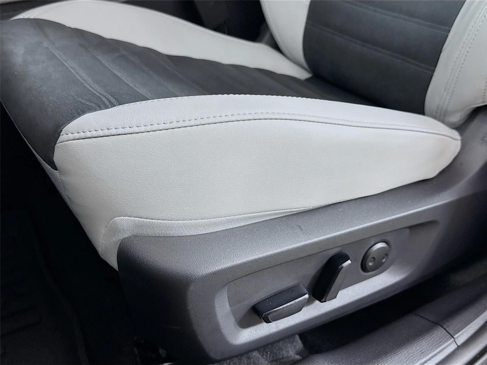 2025 Mitsubishi Outlander - Image 19 of 21