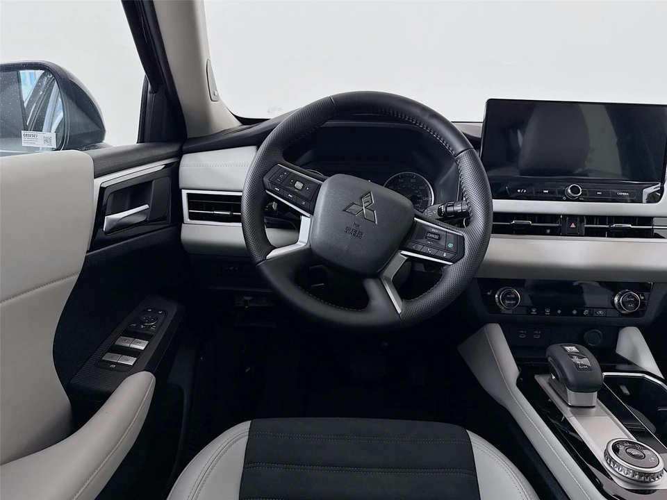2025 Mitsubishi Outlander - Image 21 of 21