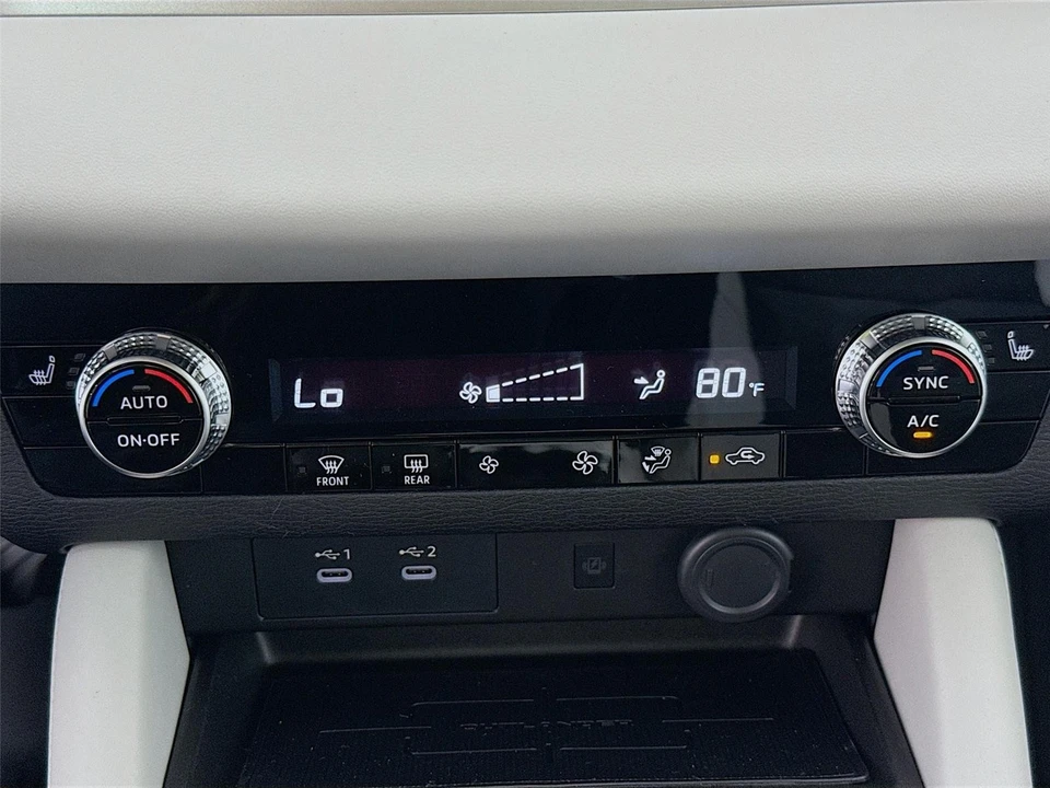 2025 Mitsubishi Outlander - Image 15 of 21