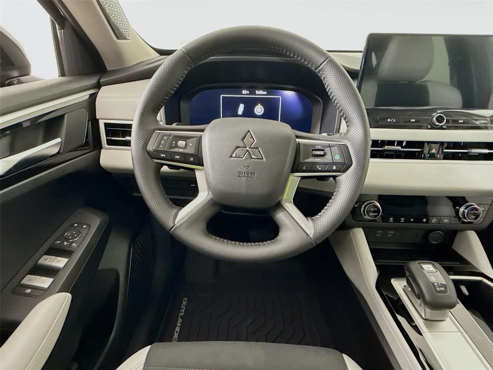 2025 Mitsubishi Outlander - Image 10 of 21