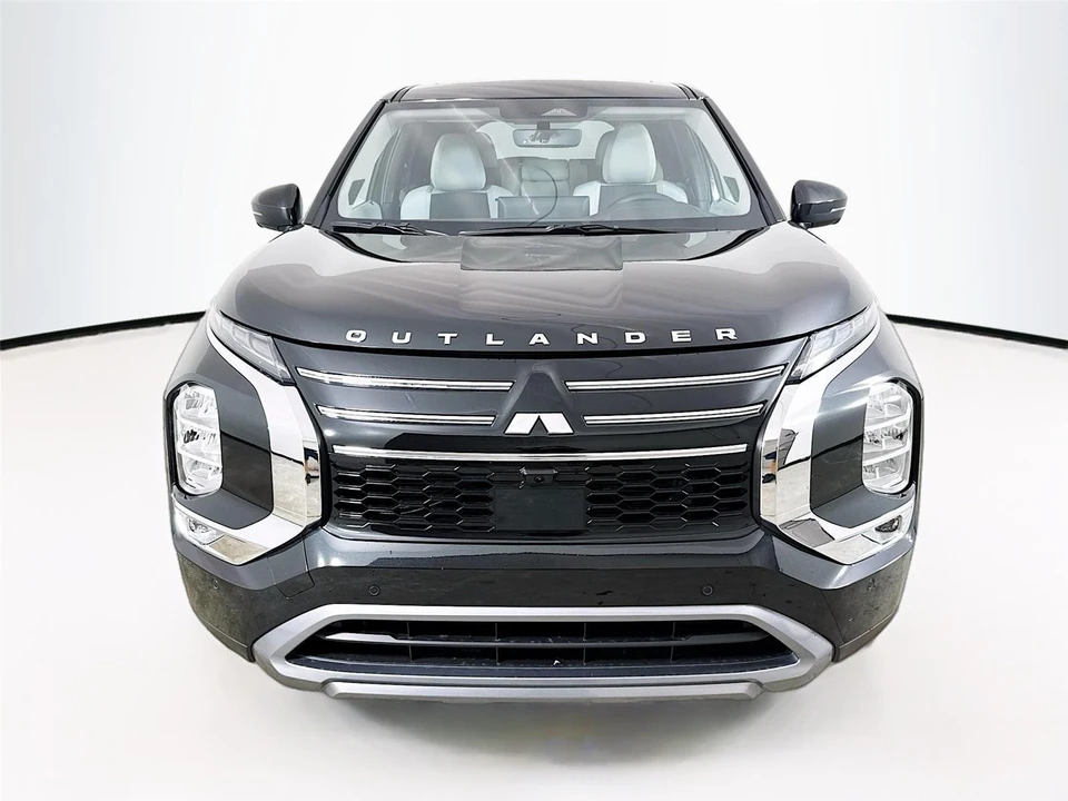 2025 Mitsubishi Outlander - Image 2 of 21