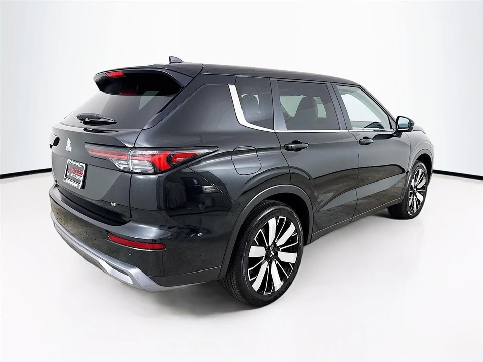 2025 Mitsubishi Outlander - Image 7 of 21