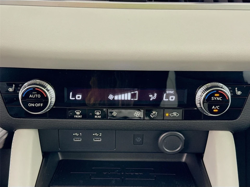 2025 Mitsubishi Outlander - Image 15 of 21
