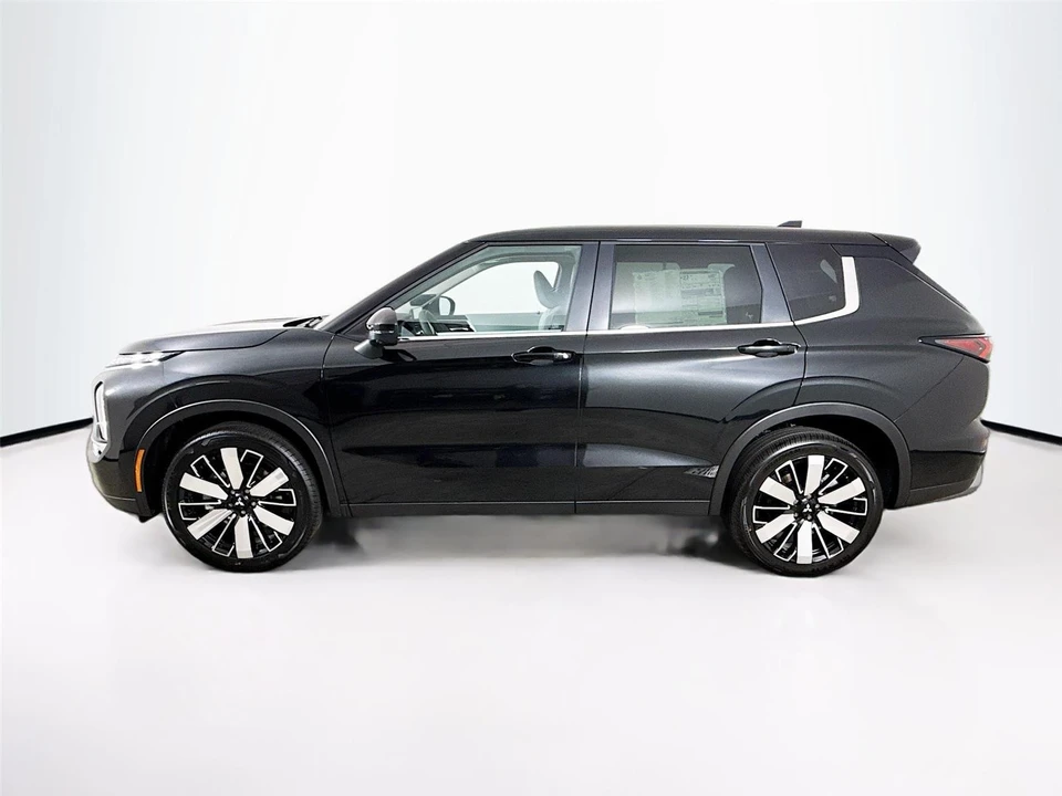 2025 Mitsubishi Outlander - Image 4 of 21