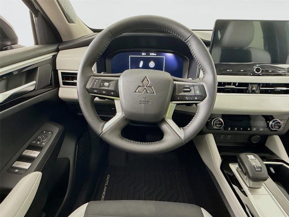 2025 Mitsubishi Outlander - Image 10 of 21