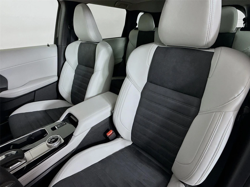 2025 Mitsubishi Outlander - Image 20 of 21