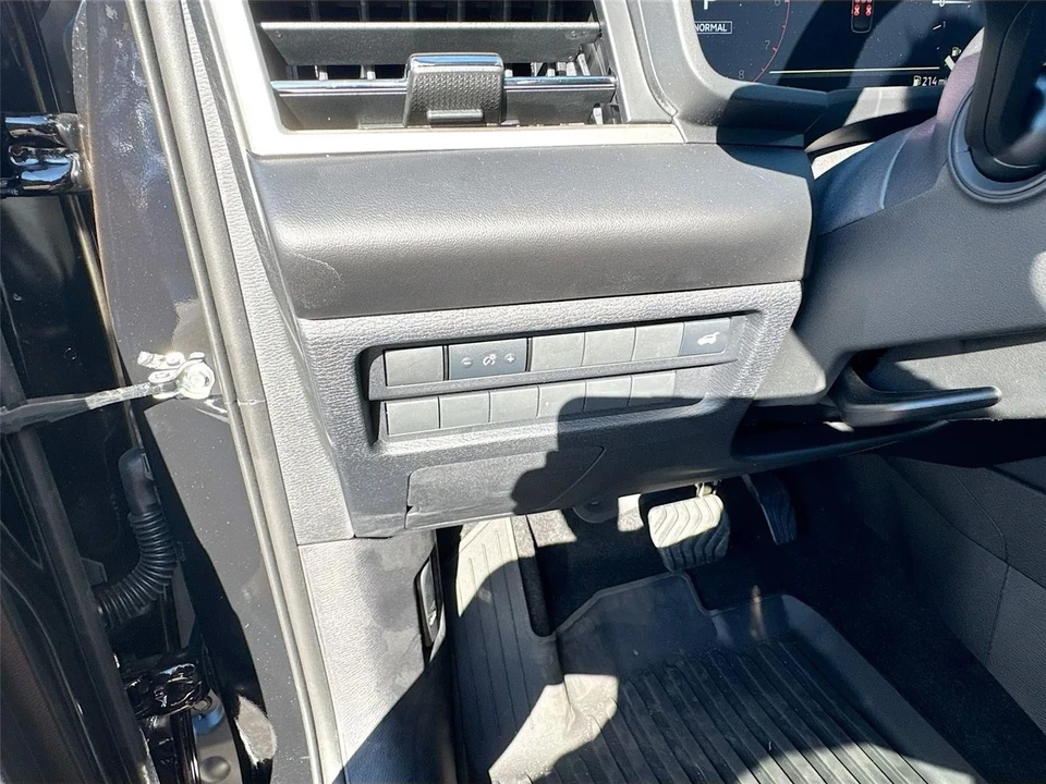 2025 Mitsubishi Outlander - Image 10 of 21