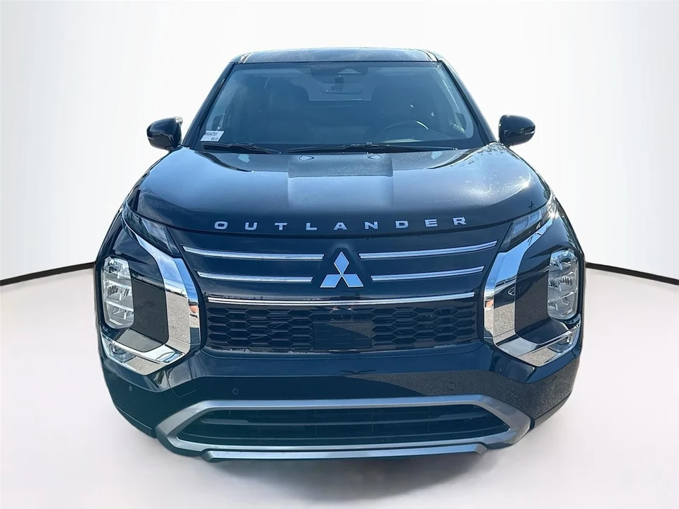 2025 Mitsubishi Outlander - Image 2 of 21