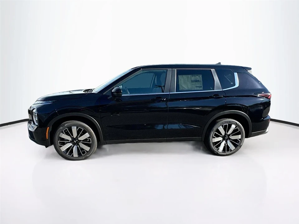 2025 Mitsubishi Outlander - Image 4 of 21