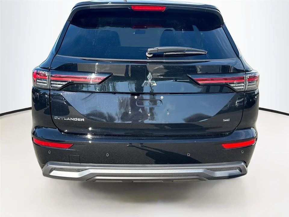 2025 Mitsubishi Outlander - Image 6 of 21