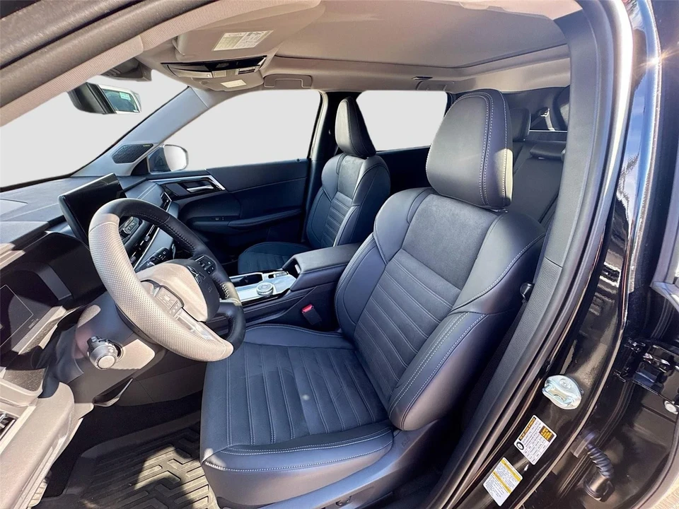 2025 Mitsubishi Outlander - Image 21 of 21