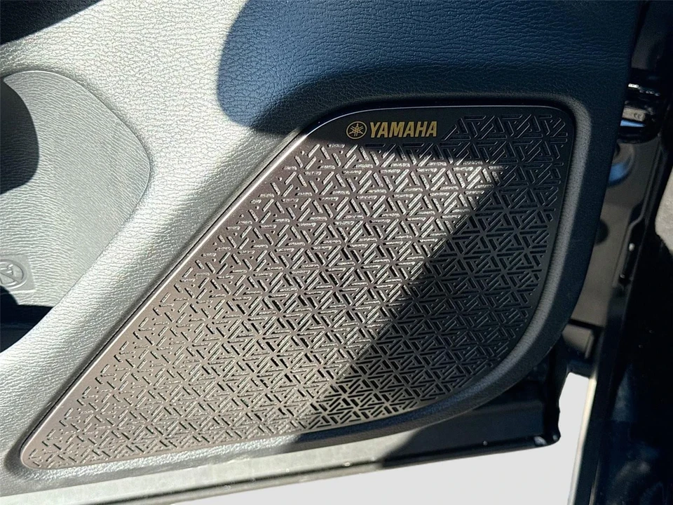 2025 Mitsubishi Outlander - Image 19 of 21