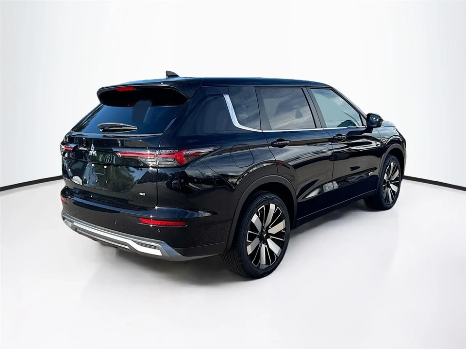 2025 Mitsubishi Outlander - Image 7 of 21