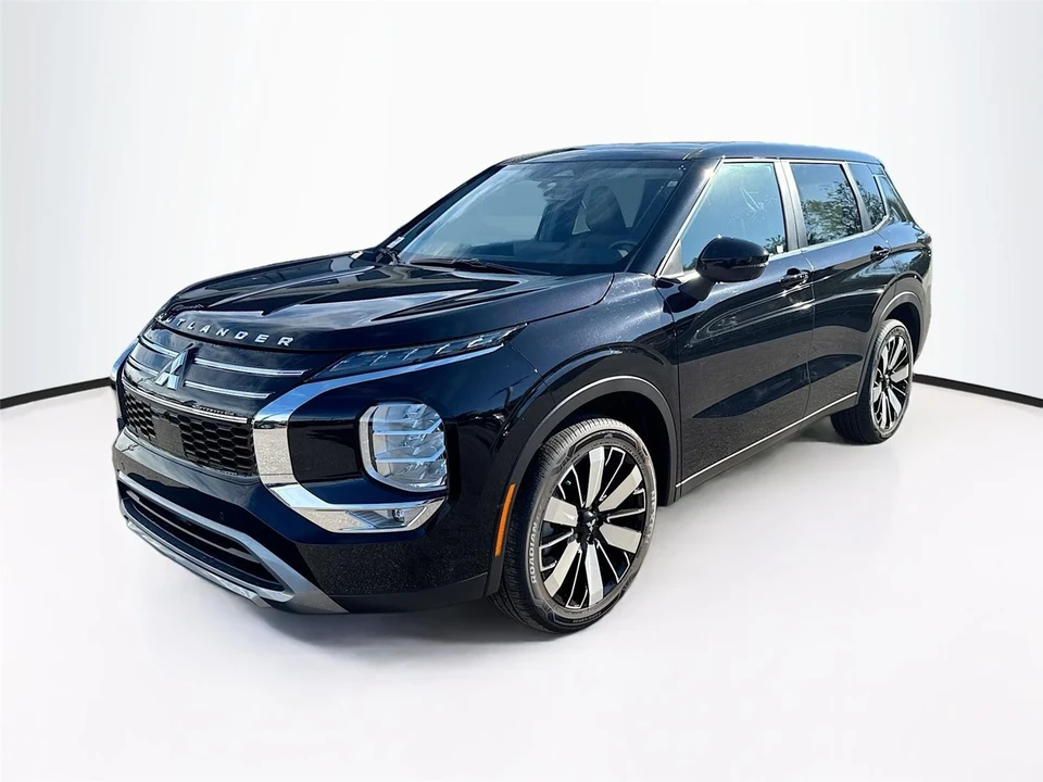 2025 Mitsubishi Outlander - Image 3 of 21