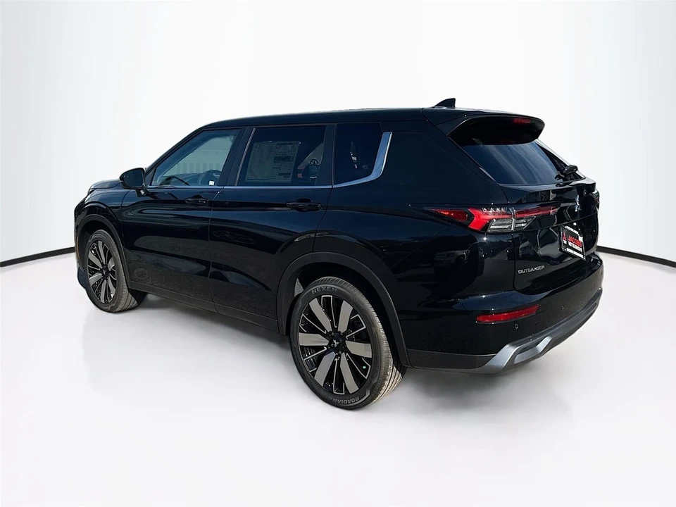 2025 Mitsubishi Outlander - Image 5 of 21