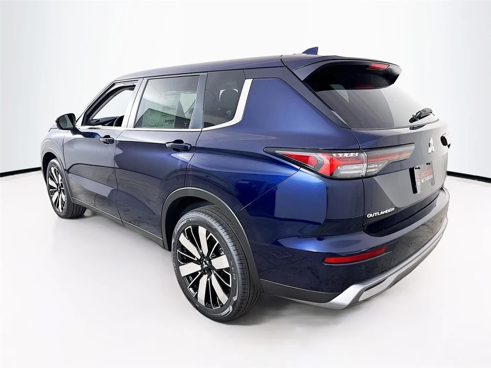 2025 Mitsubishi Outlander - Image 5 of 21