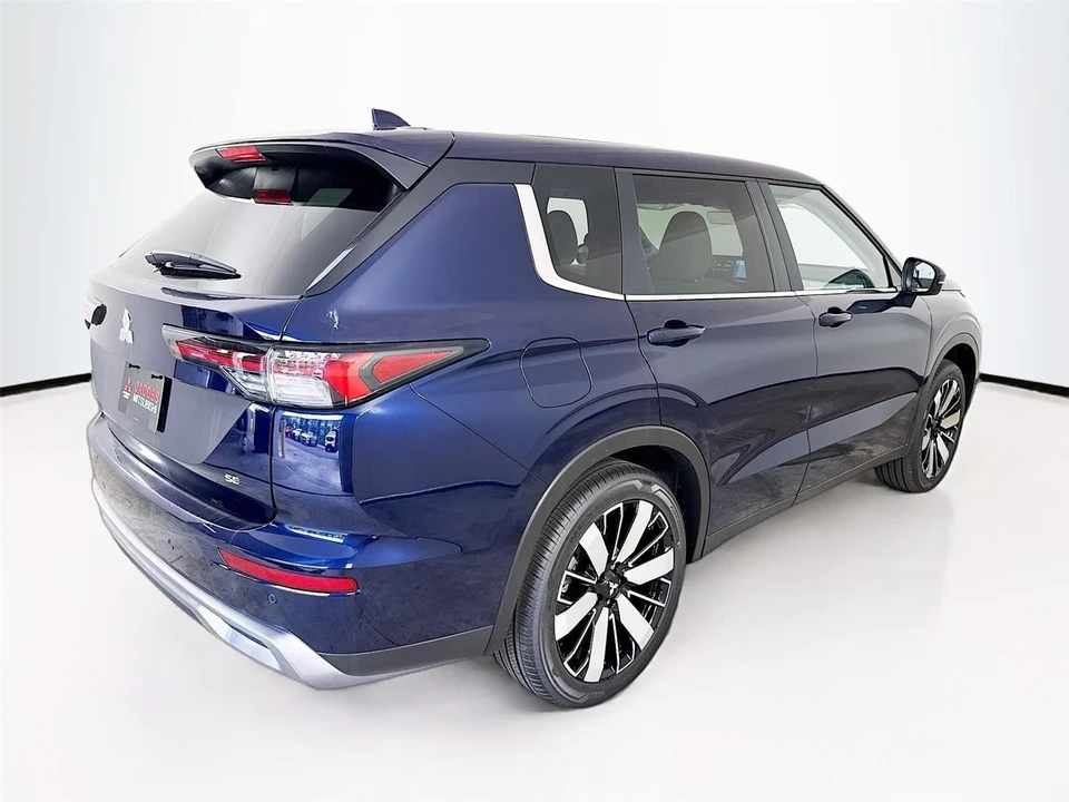 2025 Mitsubishi Outlander - Image 7 of 21