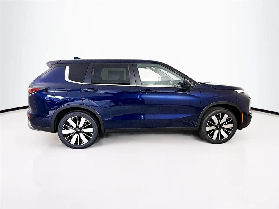 2025 Mitsubishi Outlander - Image 8 of 21