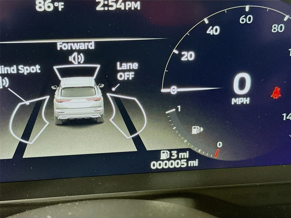 2025 Mitsubishi Outlander - Image 12 of 21