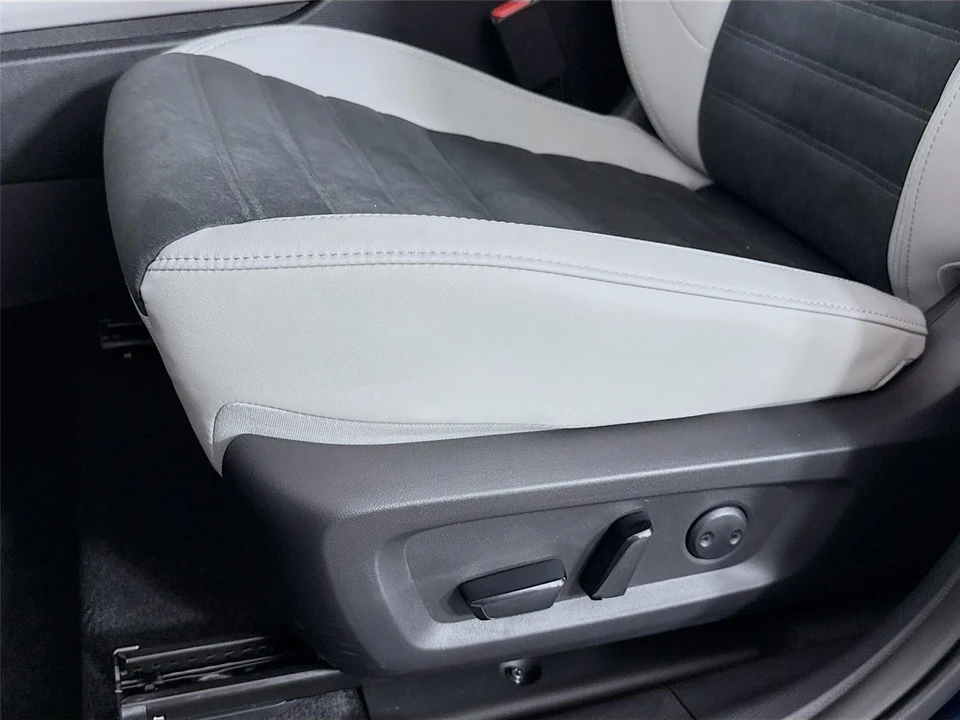 2025 Mitsubishi Outlander - Image 20 of 21
