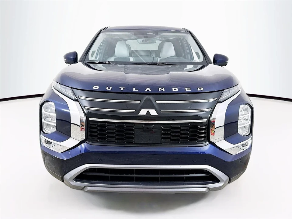 2025 Mitsubishi Outlander - Image 2 of 21
