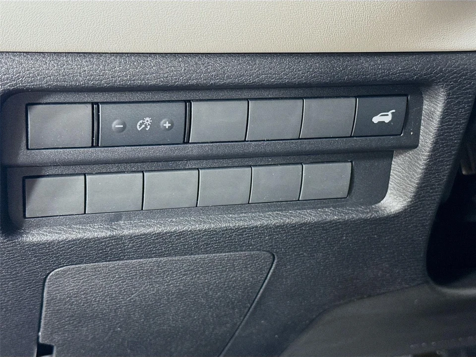 2025 Mitsubishi Outlander - Image 10 of 21