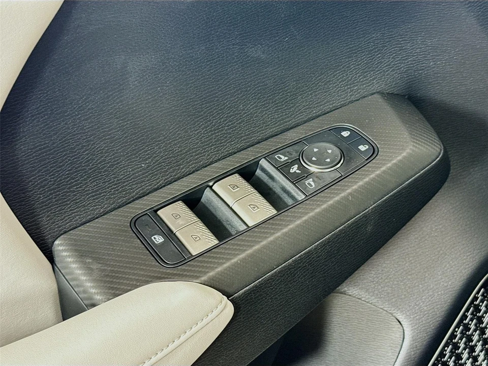2025 Mitsubishi Outlander - Image 18 of 21