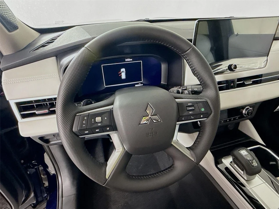 2025 Mitsubishi Outlander - Image 11 of 21