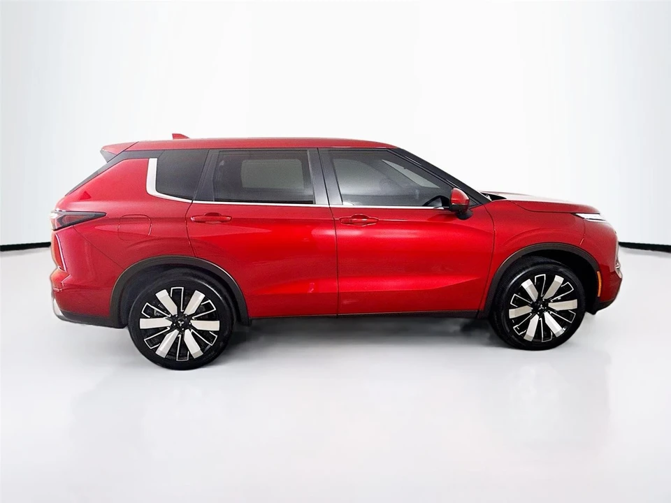 2025 Mitsubishi Outlander - Image 8 of 21
