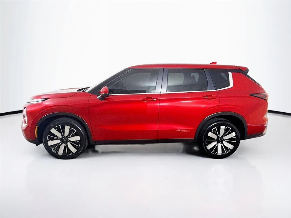 2025 Mitsubishi Outlander - Image 4 of 21