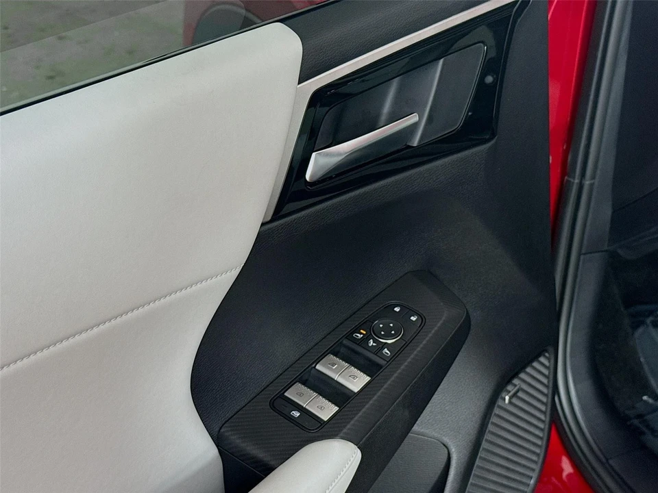 2025 Mitsubishi Outlander - Image 17 of 21