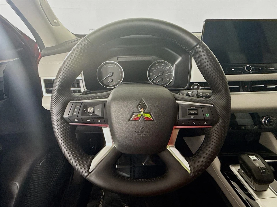 2025 Mitsubishi Outlander - Image 11 of 21
