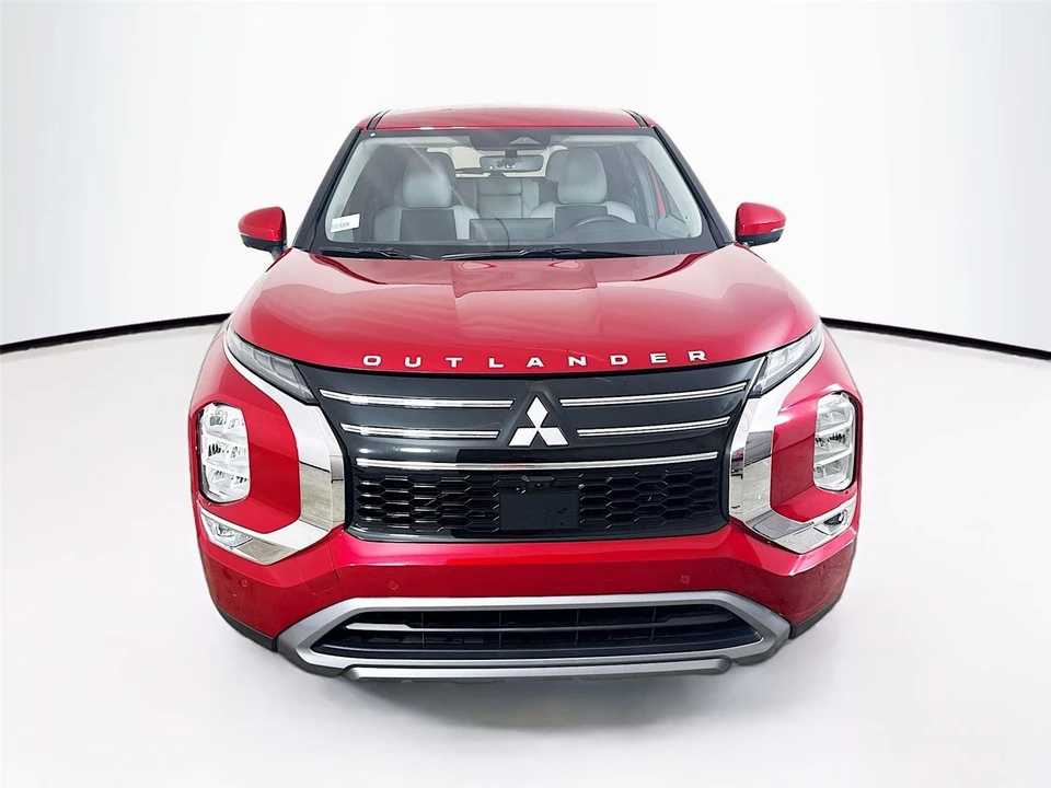 2025 Mitsubishi Outlander - Image 2 of 21