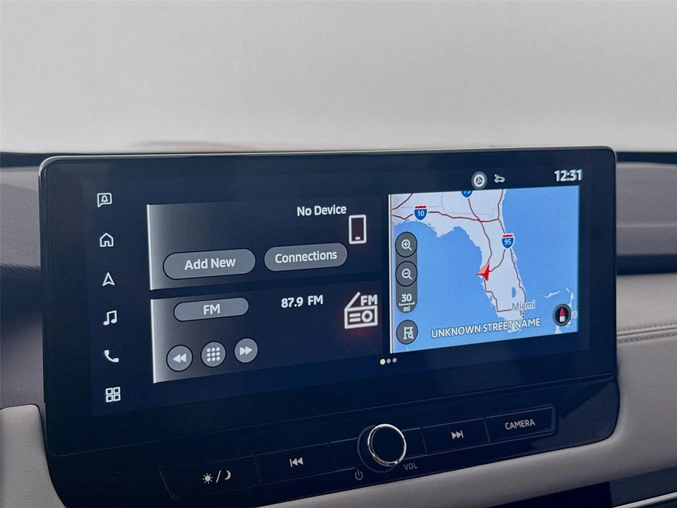 2025 Mitsubishi Outlander - Image 14 of 21