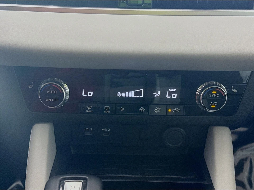 2025 Mitsubishi Outlander - Image 15 of 21