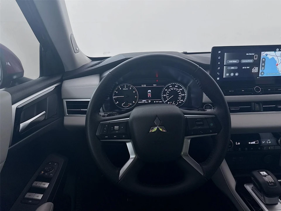 2025 Mitsubishi Outlander - Image 19 of 21