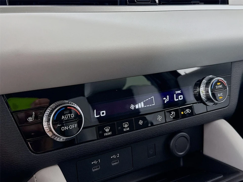 2025 Mitsubishi Outlander - Image 15 of 21