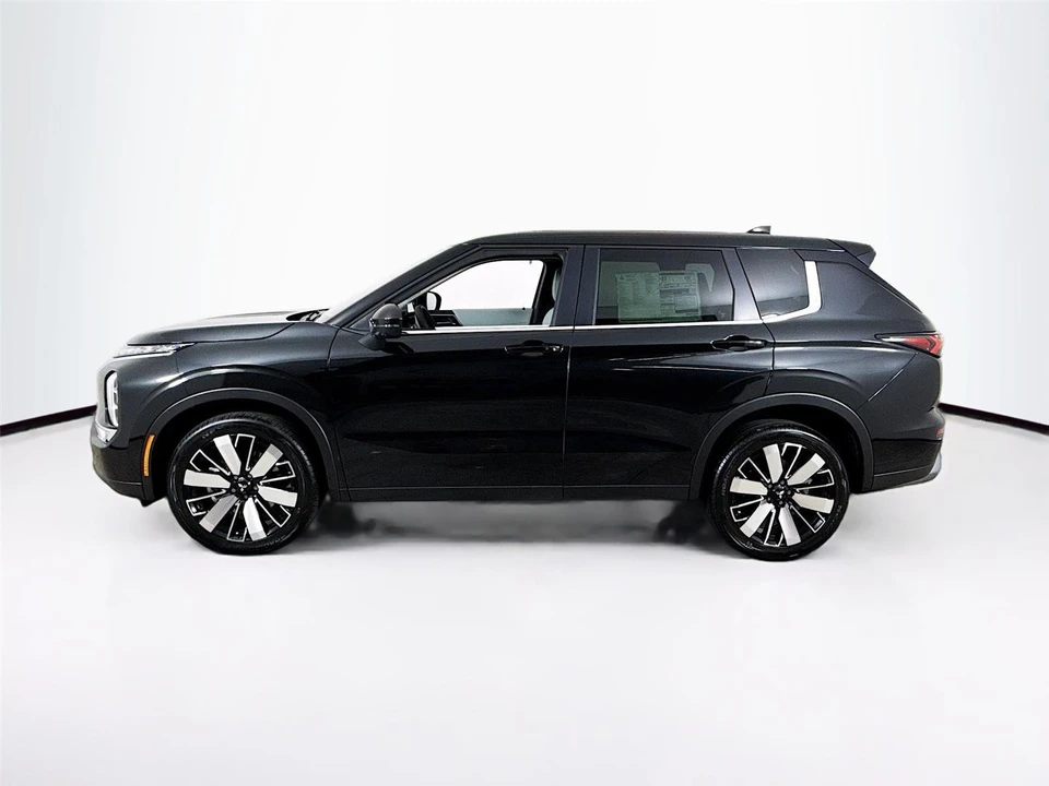 2025 Mitsubishi Outlander - Image 4 of 21