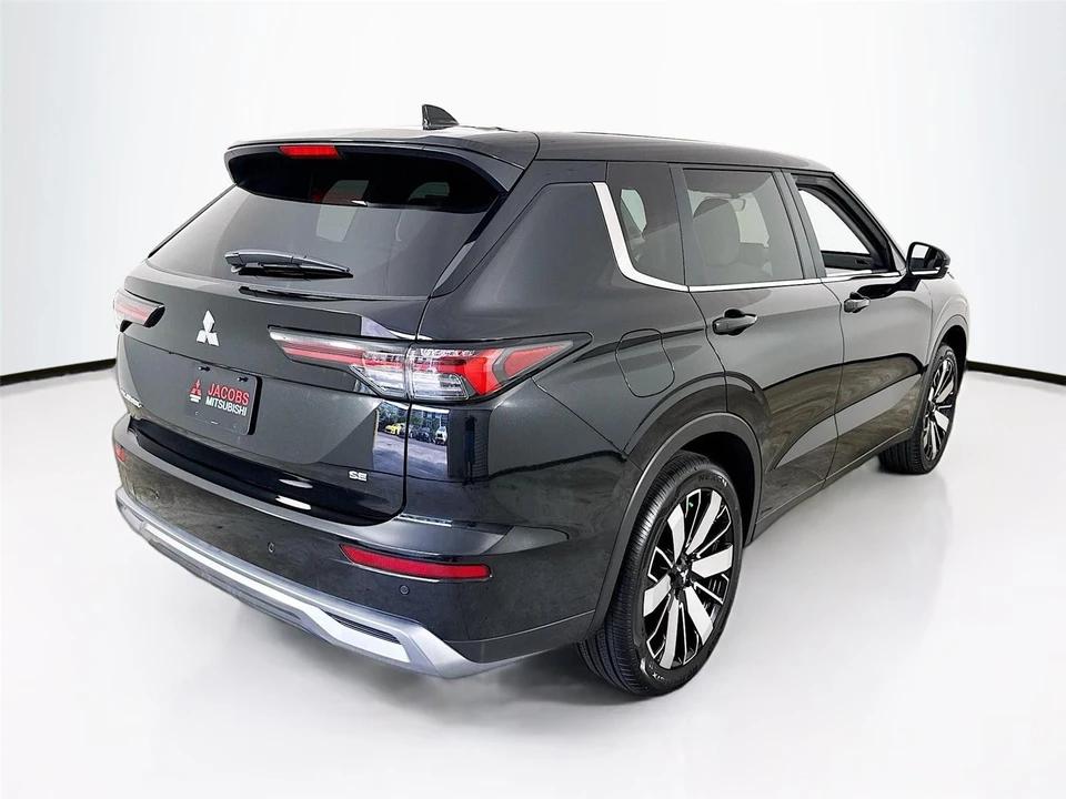 2025 Mitsubishi Outlander - Image 7 of 21