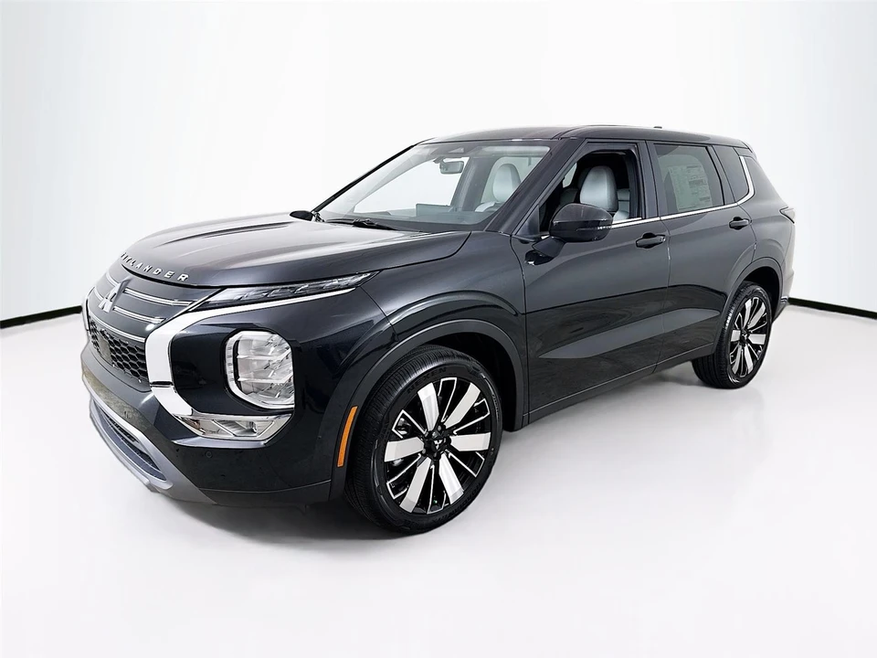2025 Mitsubishi Outlander - Image 3 of 21