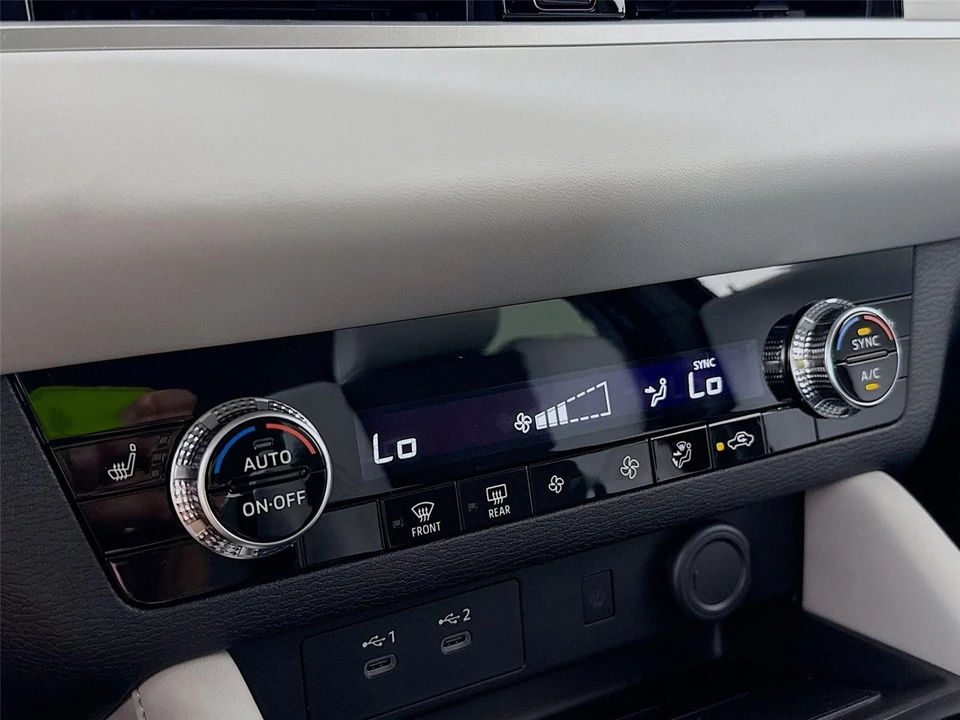 2025 Mitsubishi Outlander - Image 15 of 21