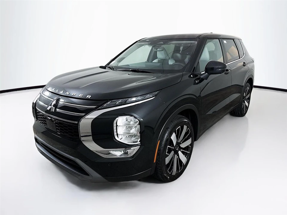 2025 Mitsubishi Outlander - Image 3 of 21